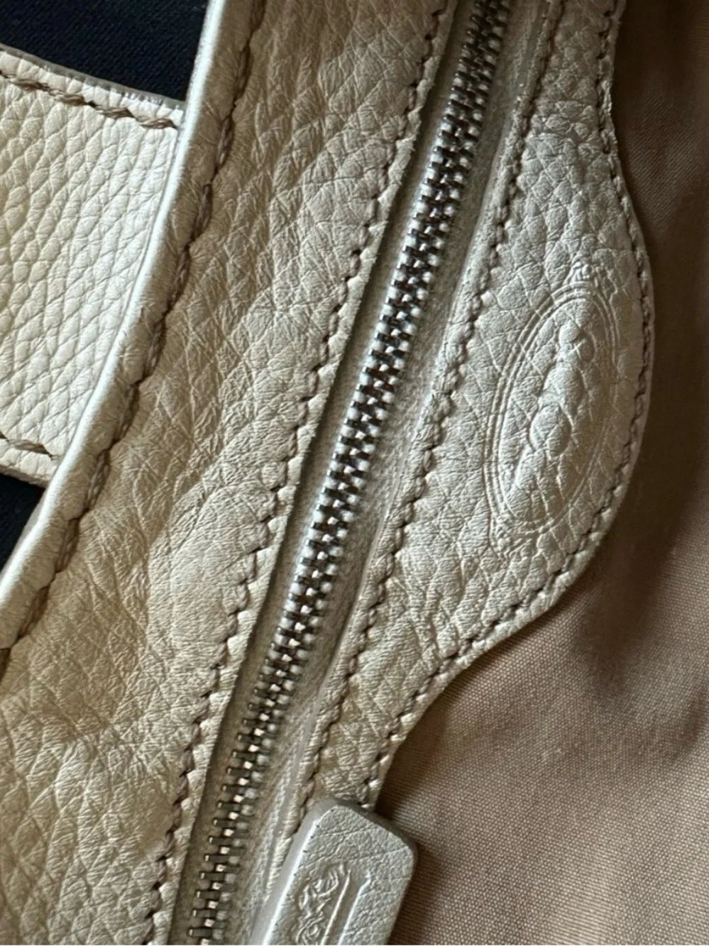 Tod's Cream Leather Shoulder Bag with Wood-Tone Accents